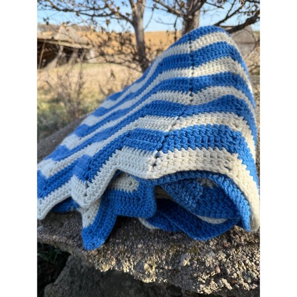 Vintage 70's Blue and White Stripe Chevron Acrylic yarn Crochet Afghan - Picture 10 of 10